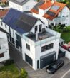 Modernes Wohnen: Doppelhaushälfte mit Sonniger Dachterrasse und nachhaltiger Energieversorgung - Außenansicht des Gebäudes