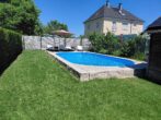 Vielseitiges Zweifamilienhaus mit Pool, separater Wohneinheit und großzügigem Grundstück - Pool
