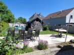 Vielseitiges Zweifamilienhaus mit Pool, separater Wohneinheit und großzügigem Grundstück - Gartenterrasse